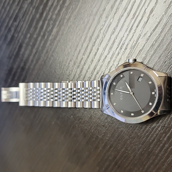 Men's Gucci Watch - Picture 2 of 6